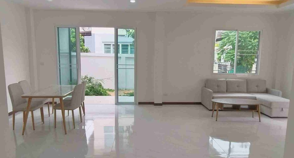 Haus zum Kauf mit 3 Zimmer in Khlong Sam Wa, Bangkok
