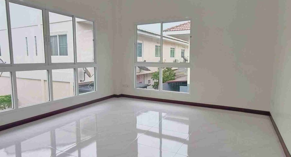 Haus zum Kauf mit 3 Zimmer in Khlong Sam Wa, Bangkok
