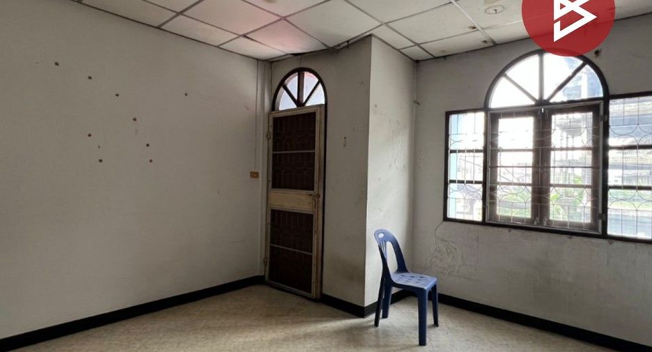For sale 2 bedrooms townhouse in Sam Phran, Nakhon Pathom