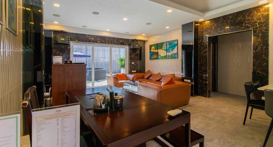 For rent 5 bedrooms villa in Bang Lamung, Chonburi