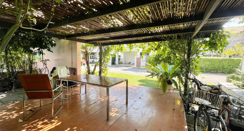 Haus zum Kauf mit 3 Zimmer in Lat Phrao, Bangkok