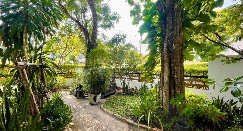 Haus zum Kauf mit 3 Zimmer in Lat Phrao, Bangkok