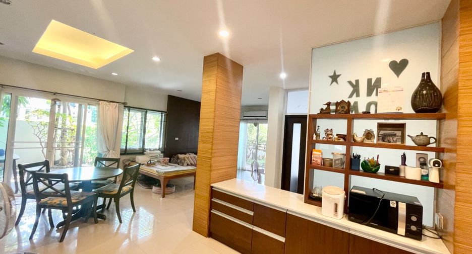 Haus zum Kauf mit 3 Zimmer in Lat Phrao, Bangkok