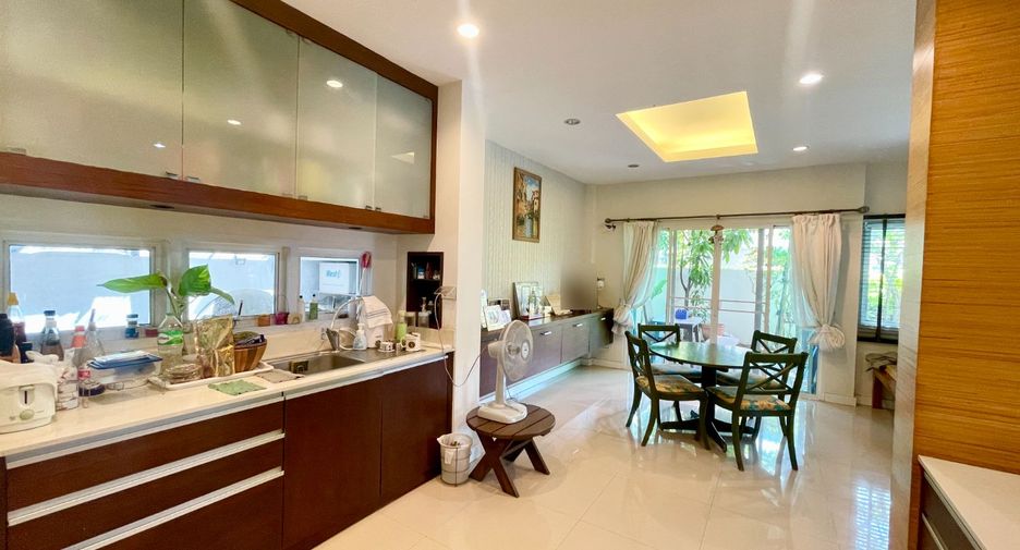 Haus zum Kauf mit 3 Zimmer in Lat Phrao, Bangkok