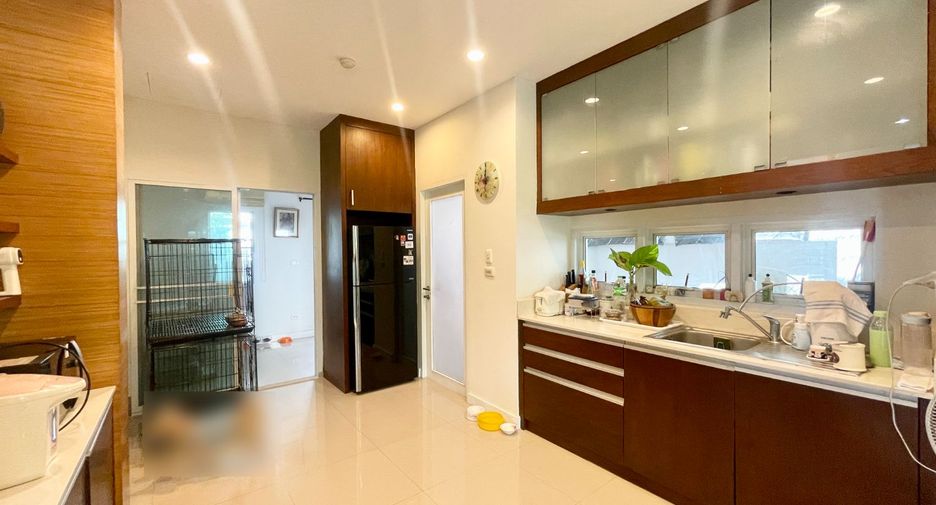 Haus zum Kauf mit 3 Zimmer in Lat Phrao, Bangkok