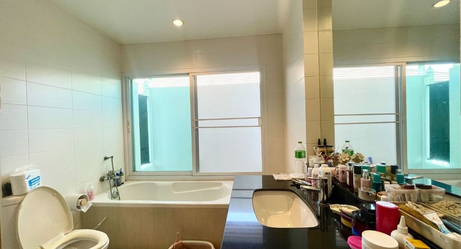 Haus zum Kauf mit 3 Zimmer in Lat Phrao, Bangkok