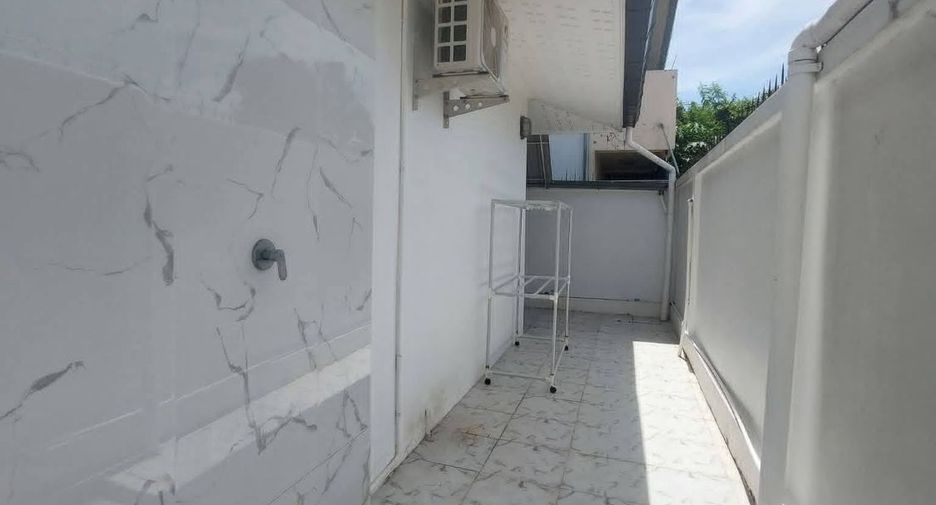 For rent and for sale 2 bedrooms villa in Bang Lamung, Chonburi