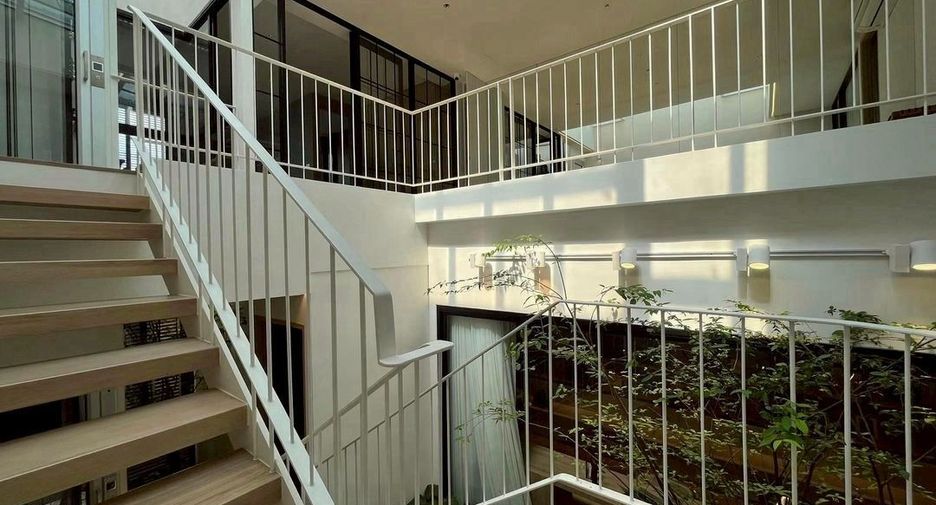 Casa adosada en venta de 3 habitaciones en Lat Phrao, Bangkok