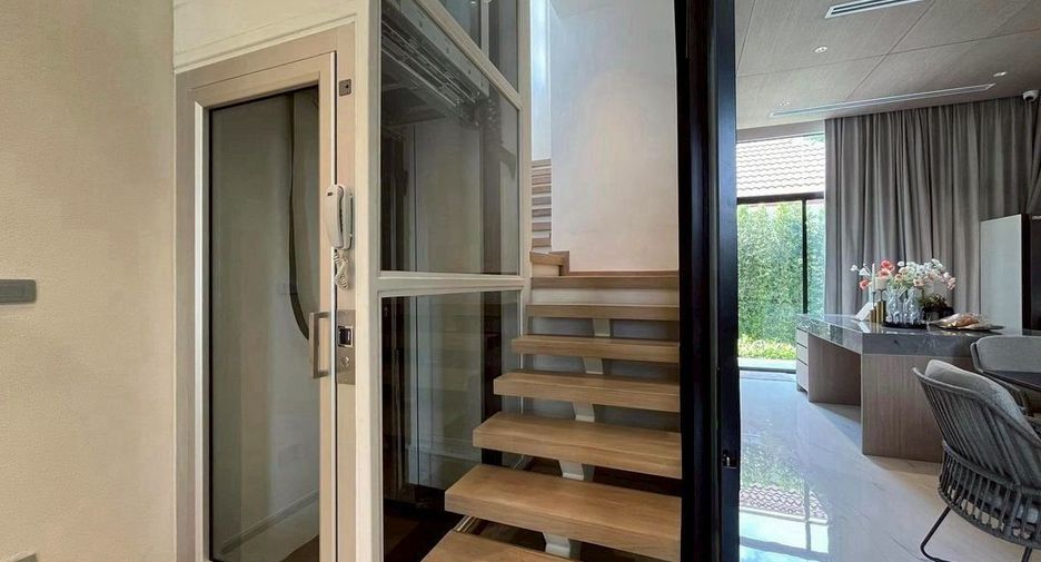 Casa adosada en venta de 3 habitaciones en Lat Phrao, Bangkok