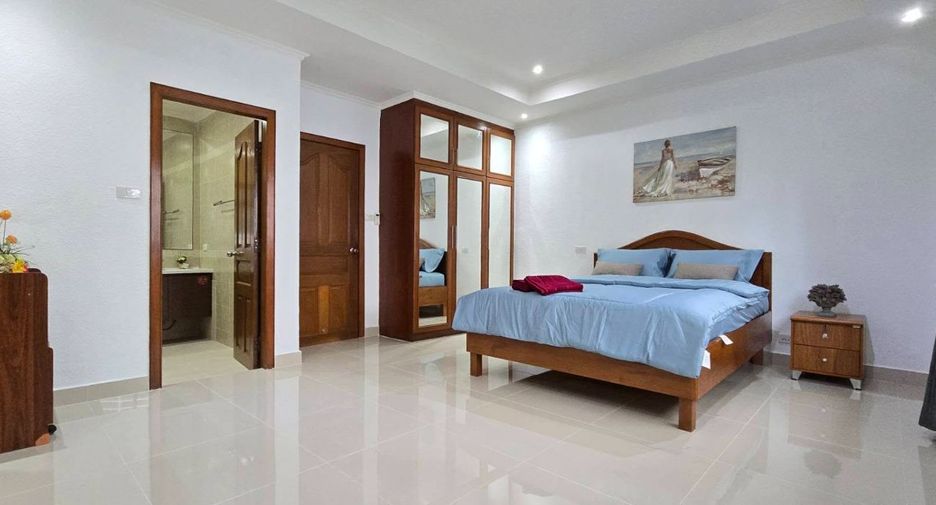 For rent 4 bedrooms townhouse in Bang Lamung, Chonburi