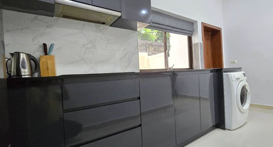 For rent 4 bedrooms townhouse in Bang Lamung, Chonburi