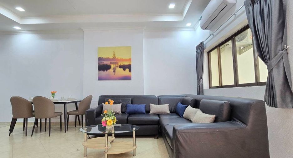 For rent 4 bedrooms townhouse in Bang Lamung, Chonburi