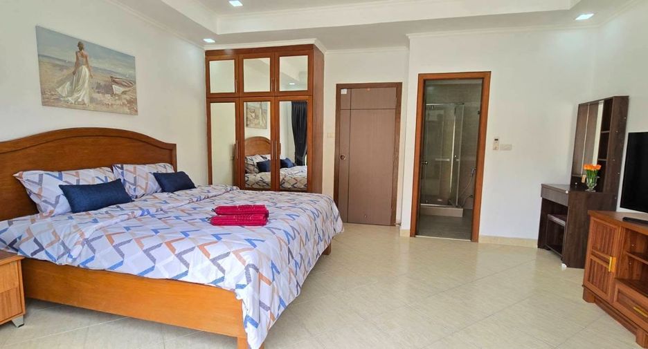 For rent 4 bedrooms townhouse in Bang Lamung, Chonburi