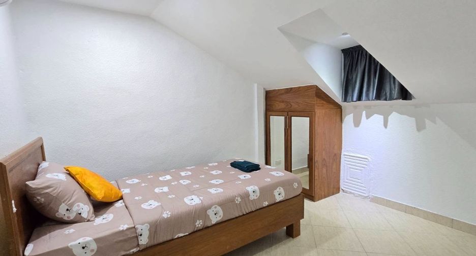 For rent 4 bedrooms townhouse in Bang Lamung, Chonburi