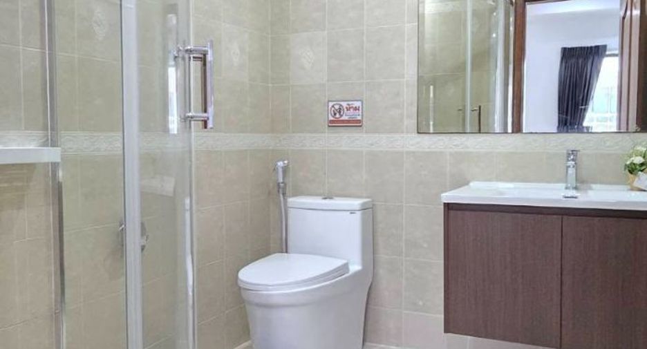 For rent 4 bedrooms townhouse in Bang Lamung, Chonburi