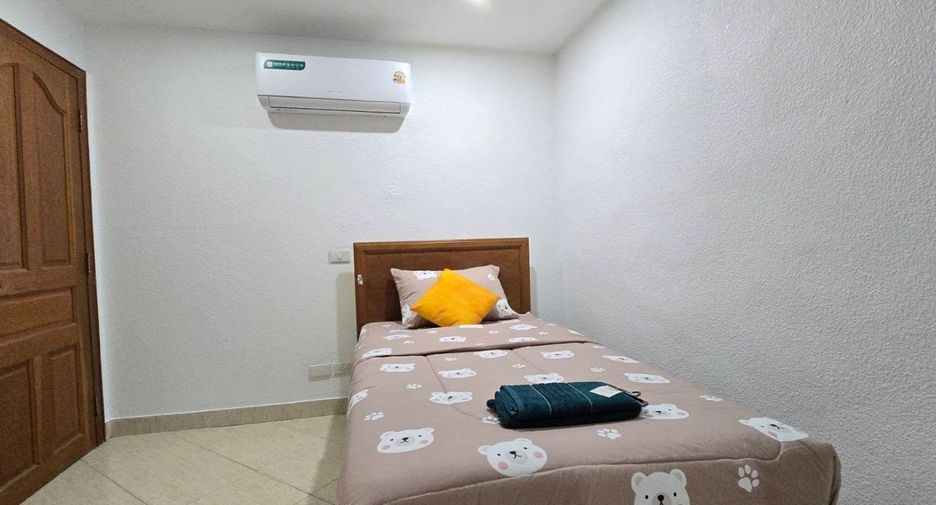 For rent 4 bedrooms townhouse in Bang Lamung, Chonburi