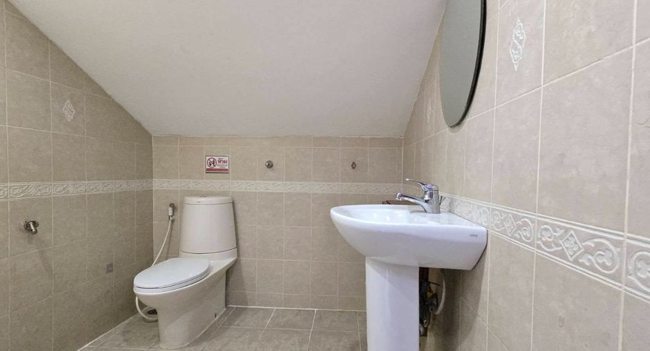 For rent 4 bedrooms townhouse in Bang Lamung, Chonburi