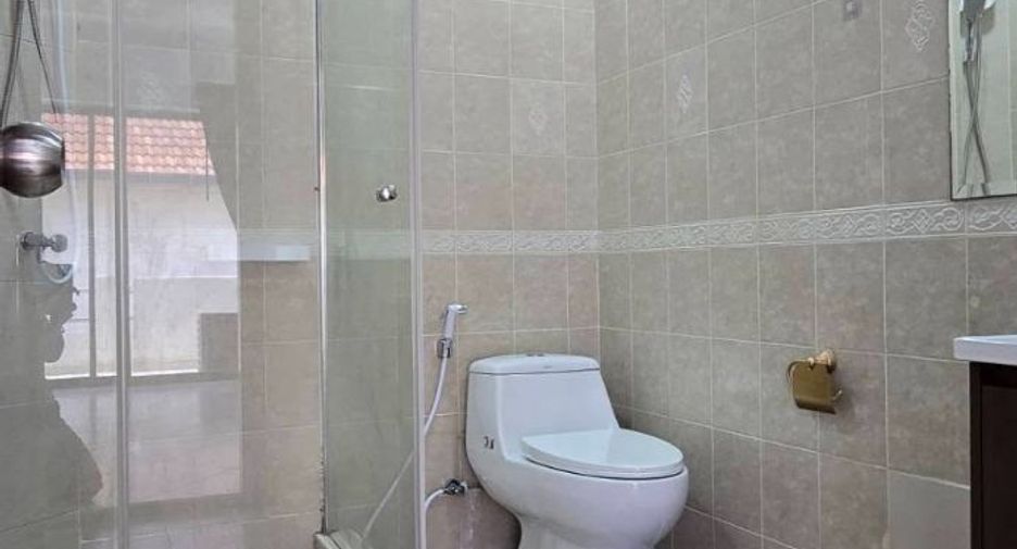 For rent 4 bedrooms townhouse in Bang Lamung, Chonburi