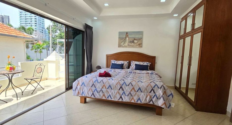 For rent 4 bedrooms townhouse in Bang Lamung, Chonburi