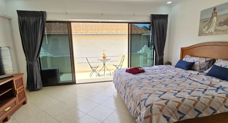 For rent 4 bedrooms townhouse in Bang Lamung, Chonburi