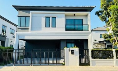 For sale 4 bedrooms house in Khlong Sam Wa, Bangkok