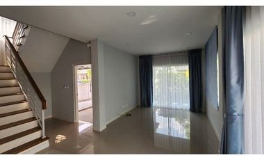 Casa en venta de 4 habitaciones en Khlong Sam Wa, Bangkok