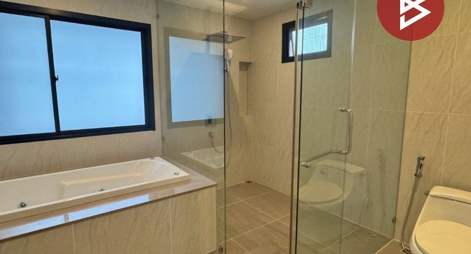 For sale 5 bedrooms house in Bang Lamung, Chonburi