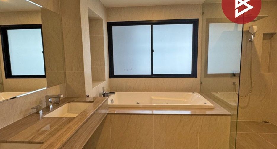 For sale 5 bedrooms house in Bang Lamung, Chonburi
