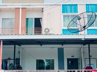 Casa adosada en venta de 3 habitaciones en Phan Thong, Chonburi