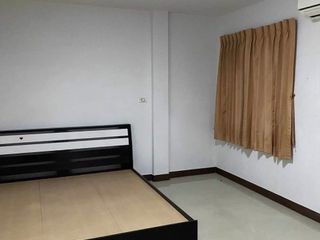 Casa adosada en venta de 3 habitaciones en Phan Thong, Chonburi