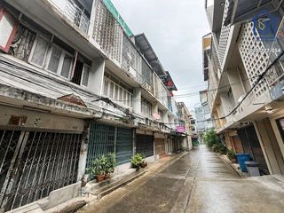For sale 4 bedrooms retail Space in Ratchathewi, Bangkok