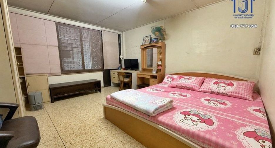 For sale 4 bedrooms retail Space in Ratchathewi, Bangkok