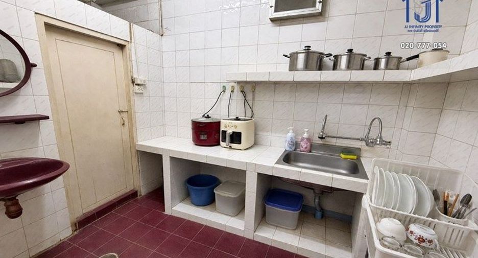 For sale 4 bedrooms retail Space in Ratchathewi, Bangkok