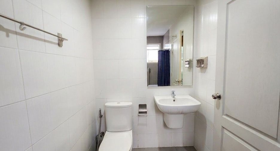 Haus zum Kauf mit 4 Zimmer in Sai Mai, Bangkok