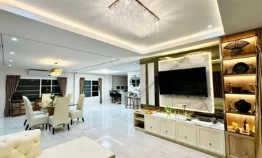 Villa zur Miete und zum Kauf mit 4 Zimmer in Bang Lamung, Chonburi