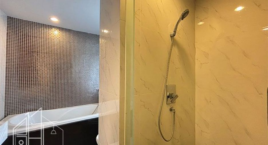For rent 3 bedrooms condo in Watthana, Bangkok