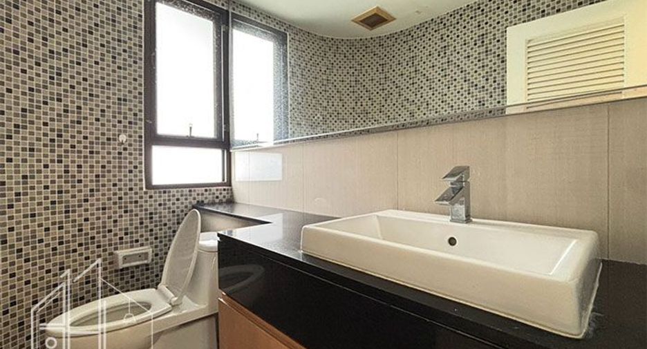 For rent 3 bedrooms condo in Watthana, Bangkok