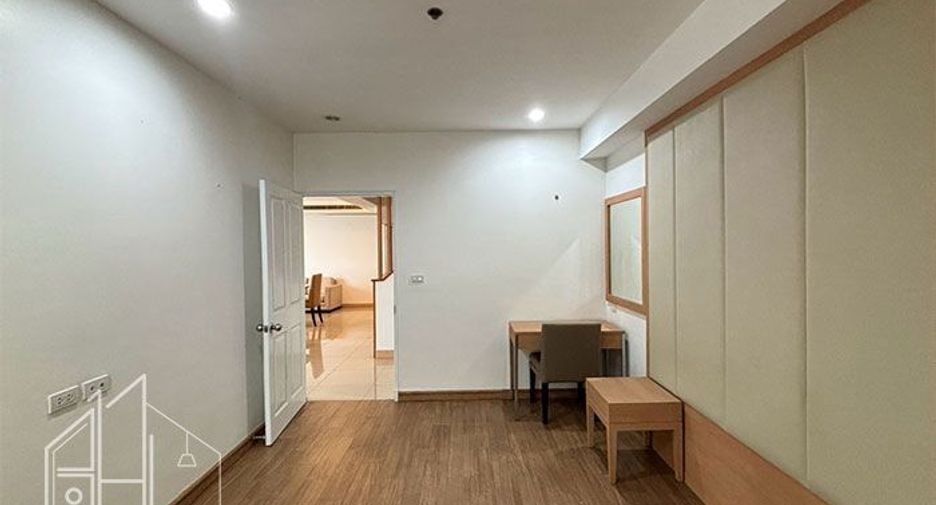 For rent 3 bedrooms condo in Watthana, Bangkok