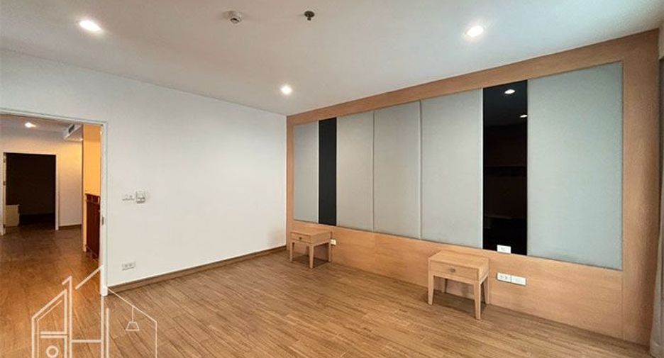 For rent 3 bedrooms condo in Watthana, Bangkok