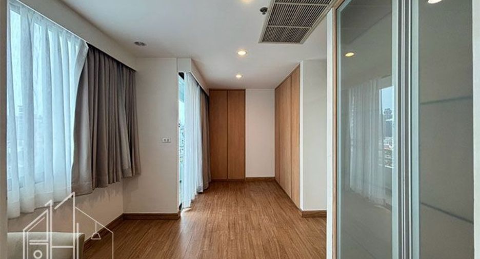 For rent 3 bedrooms condo in Watthana, Bangkok