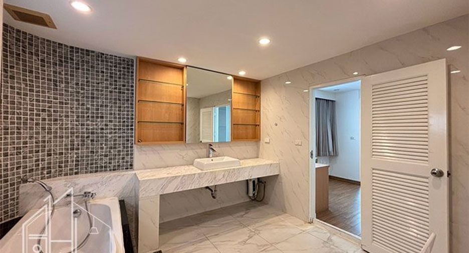 For rent 3 bedrooms condo in Watthana, Bangkok