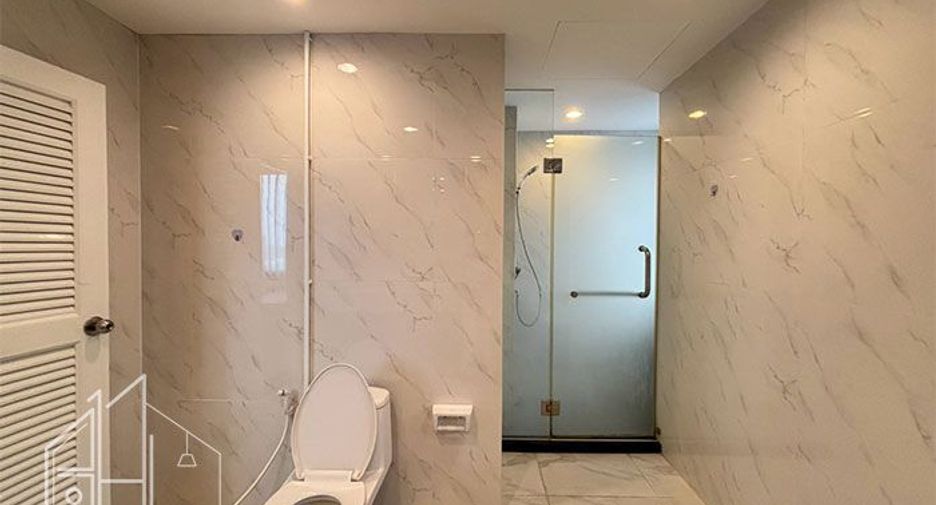 For rent 3 bedrooms condo in Watthana, Bangkok