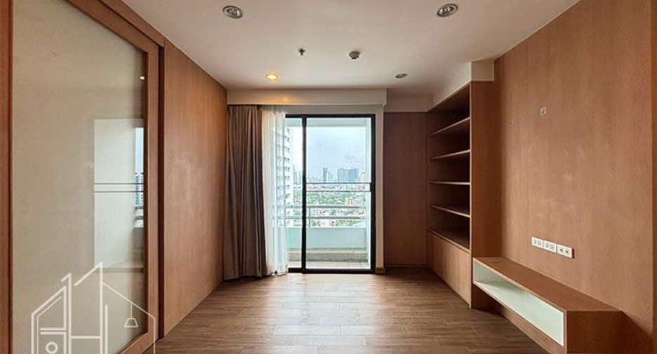 For rent 3 bedrooms condo in Watthana, Bangkok