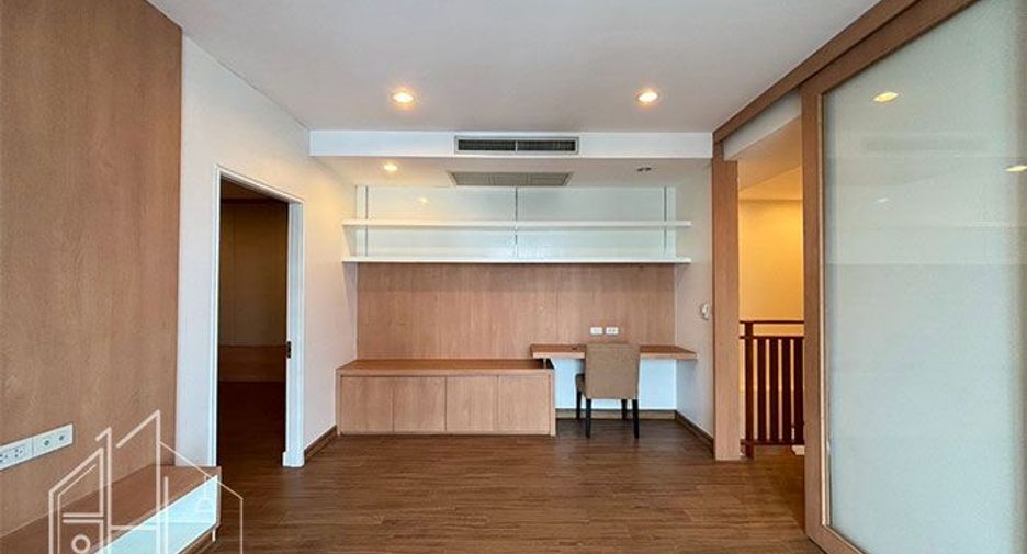 For rent 3 bedrooms condo in Watthana, Bangkok