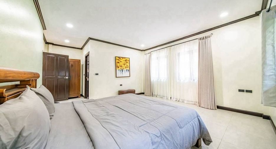 For rent 4 bedrooms villa in Huay Yai, Pattaya