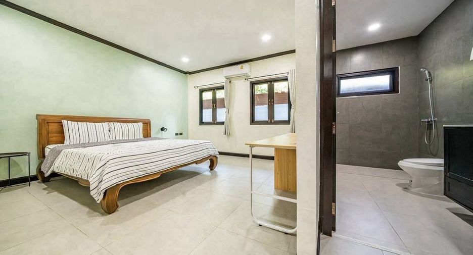 For rent 4 bedrooms villa in Huay Yai, Pattaya