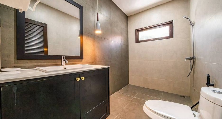 For rent 4 bedrooms villa in Huay Yai, Pattaya