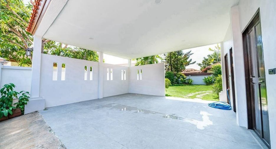 For rent 4 bedrooms villa in Huay Yai, Pattaya