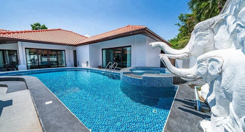 For rent 4 bedrooms villa in Huay Yai, Pattaya
