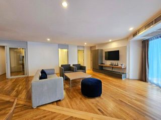 À louer 3 chambres appartement avec services à Sathon, Bangkok